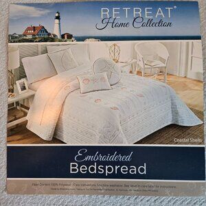 Home Retreat White & Coral Seashell Embroidered Quilted Bedspread - Twin